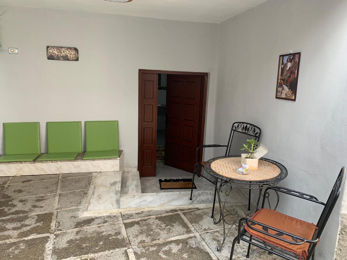 Tradicional Bazaar Home Korce Exterior photo
